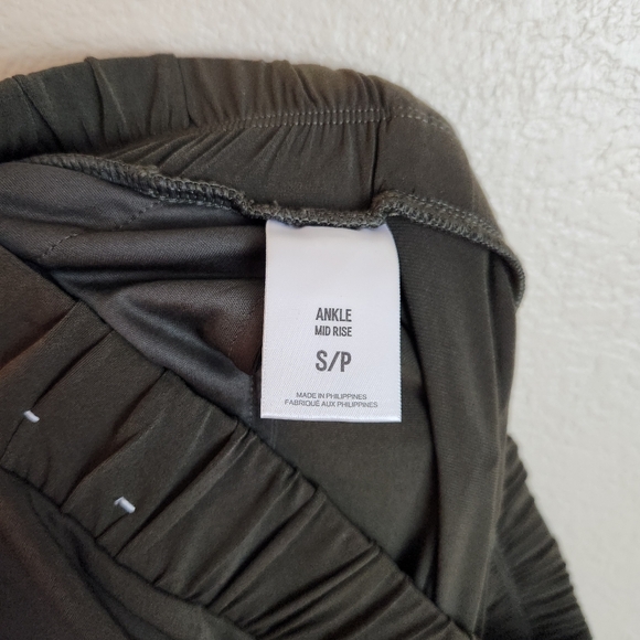 Express Ankle Mid Rise Green Paperbag Pants Small - Picture 9 of 9